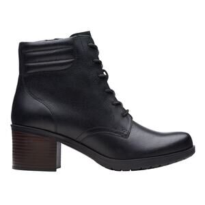 NWOT Clarks Hollis Jasmine black leather heeled lace-up ankle booties 8.5M
